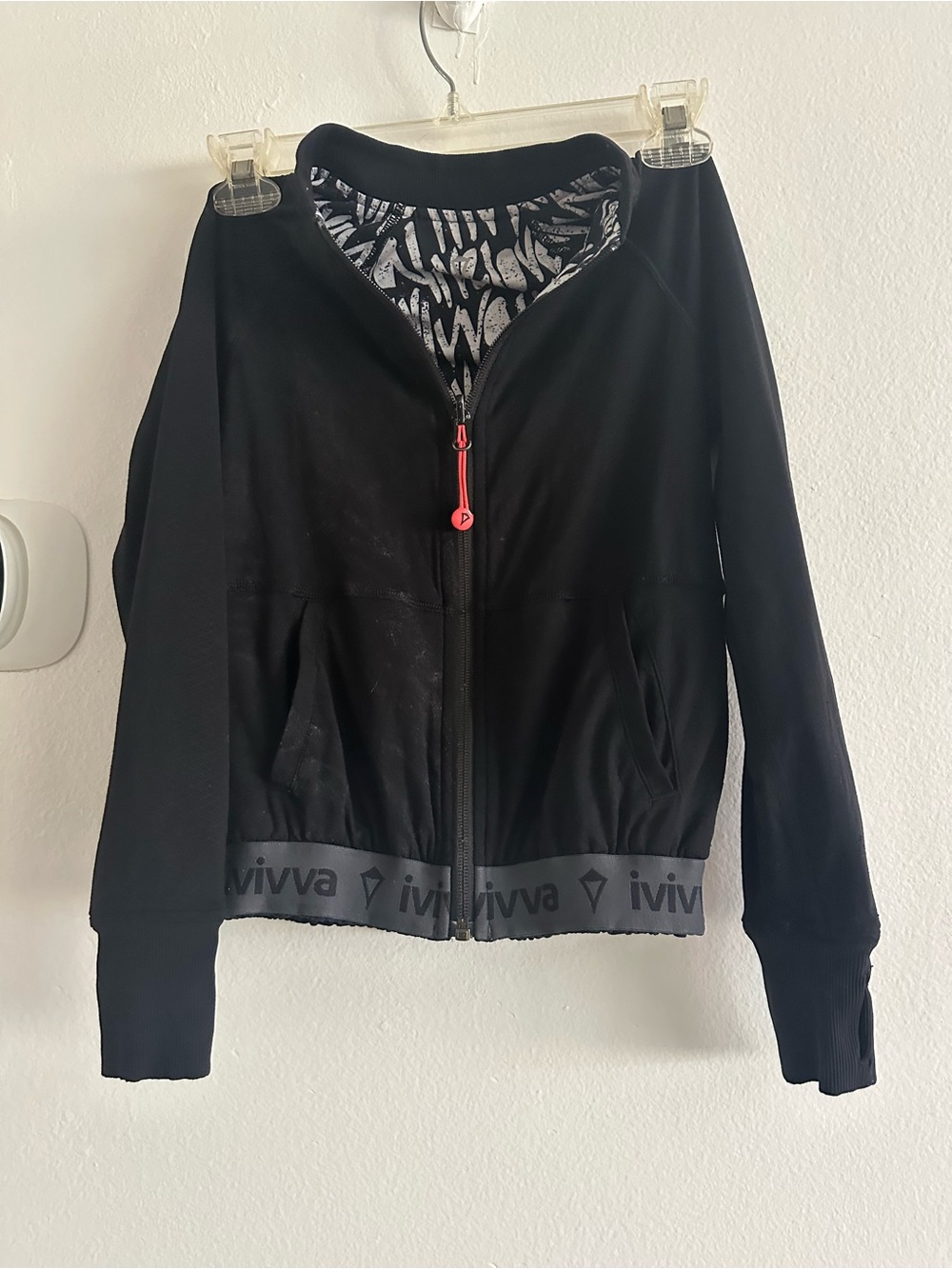 IVIVVA Black Zip-Up Athletic Jacket Girl 7